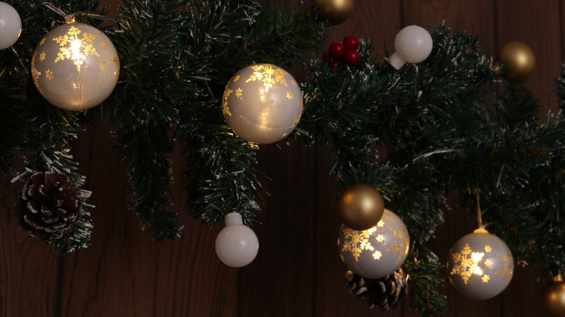 Božična LED veriga, krogle, snežinka, bela, na baterije Timer 6+18h, 10LED, 3000K, 2xAA