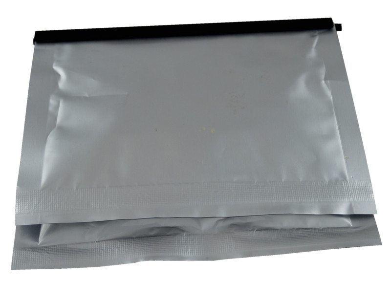 Polnilna smola, črna 261gr, 150ml